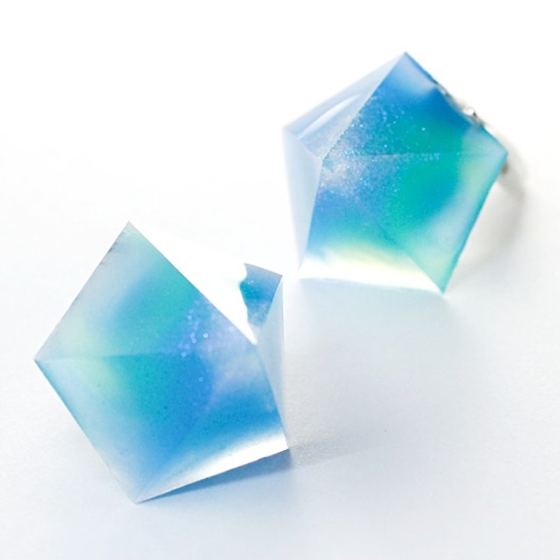 Pentagon Chromism Earrings (Azure) - ต่างหู - วัสดุอื่นๆ สีน้ำเงิน