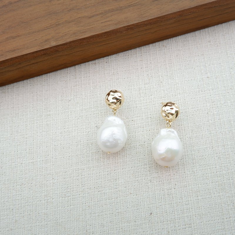 Baroque Pearls post earrings Shop panne Earrings & Clipons Pinkoi