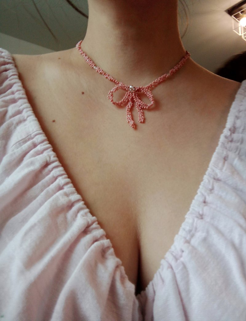 Bow beaded necklace for women / Pink bowknot necklace sophisticated design - Necklaces - Glass Pink