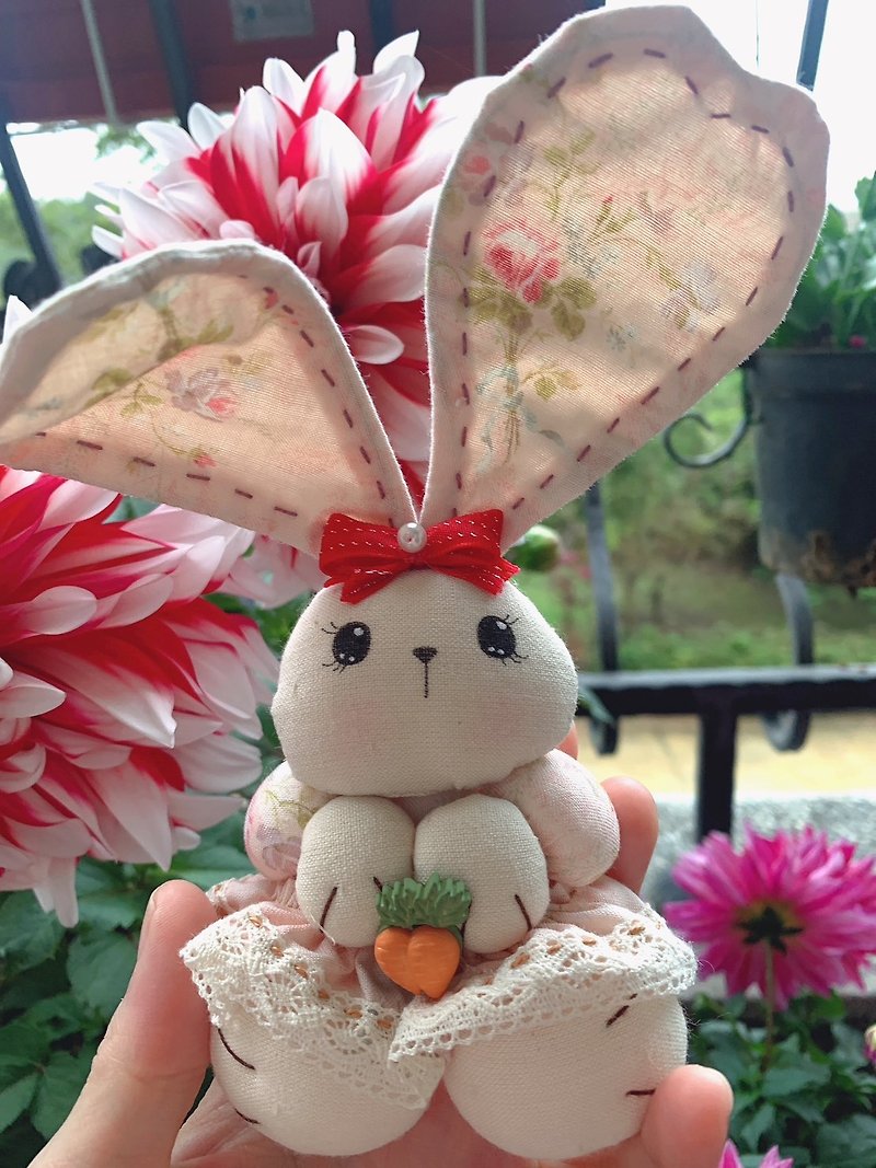 Handmade Rabbit Doll Rabbit/Valentine's Day Gift - ของวางตกแต่ง - ผ้าฝ้าย/ผ้าลินิน 