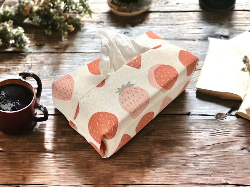 手作紙巾套。大果草莓 - 收納箱/收納用品 - 棉．麻 紅色