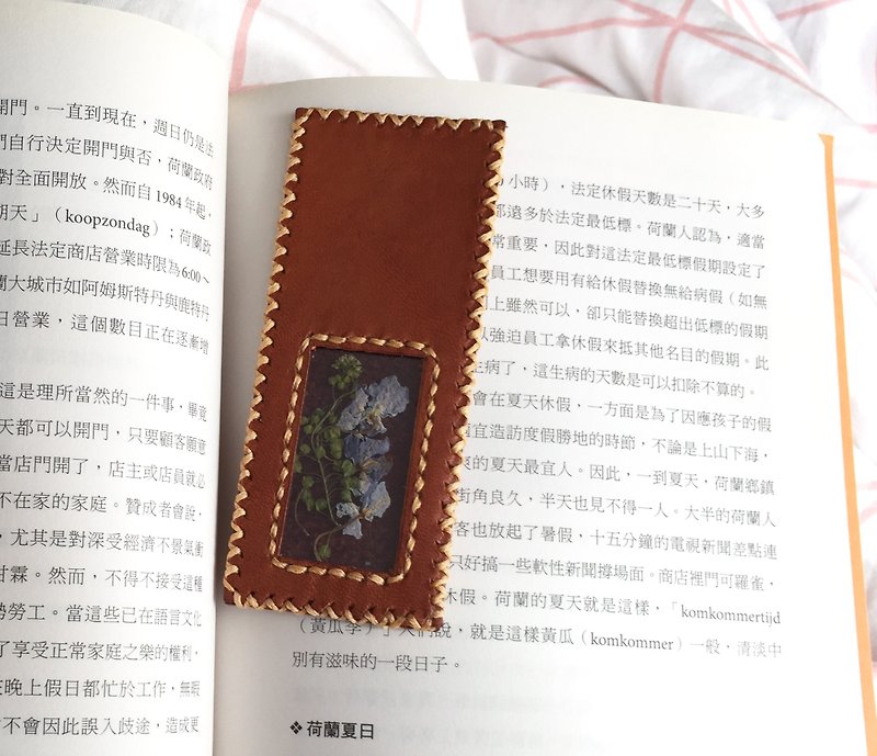 Leather x Dried Botanic Bookmark - ที่คั่นหนังสือ - หนังแท้ สีนำ้ตาล