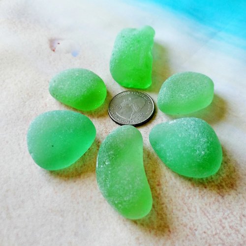 海玻璃給你 Genuine Sea glass.Pale Green Beach glass for Sea glass jewelry.Sea glass beads