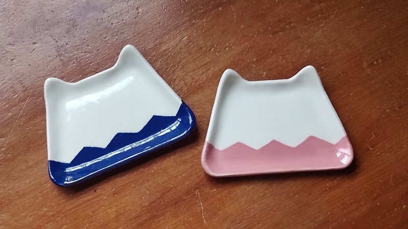 Maomao Mount Fuji shaped plate/small plate - จานและถาด - ดินเผา หลากหลายสี