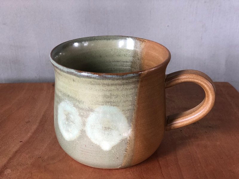 Small half bowl hand-painted pottery mug - แก้ว - ดินเผา 