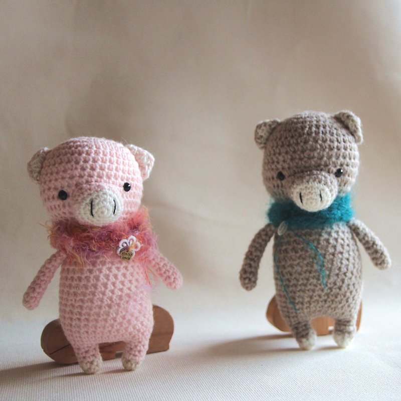 Amigurumi crochet doll: pig