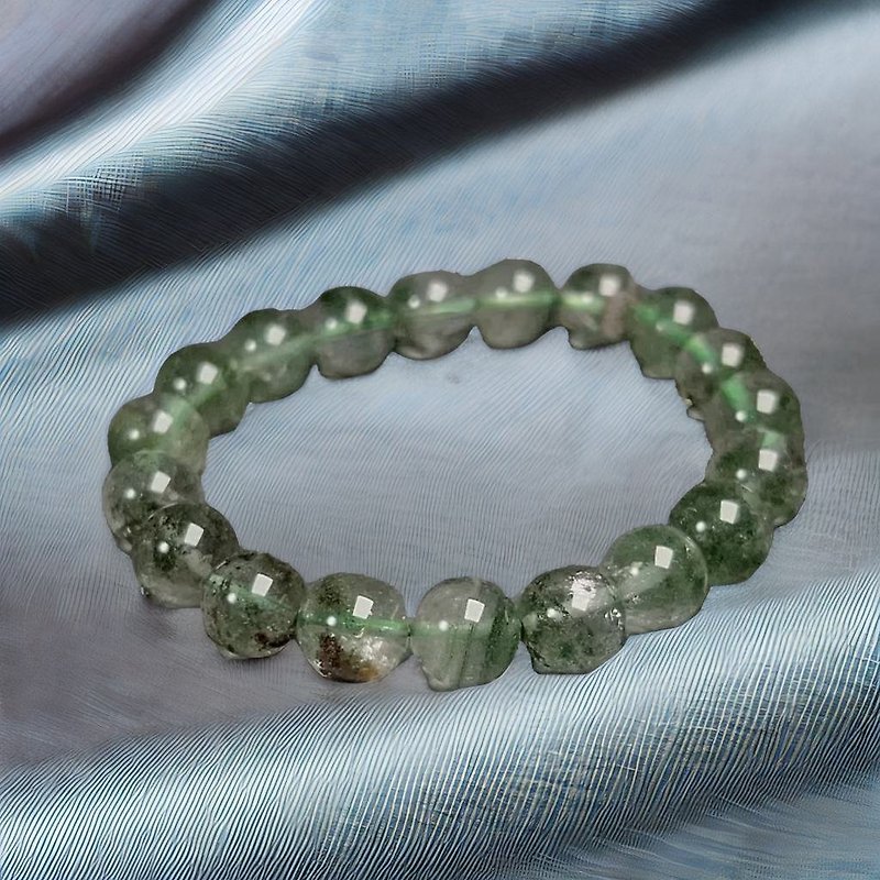 Natural green ghost crystal hand beads | natural crystal | gift giving - สร้อยข้อมือ - คริสตัล สีเขียว