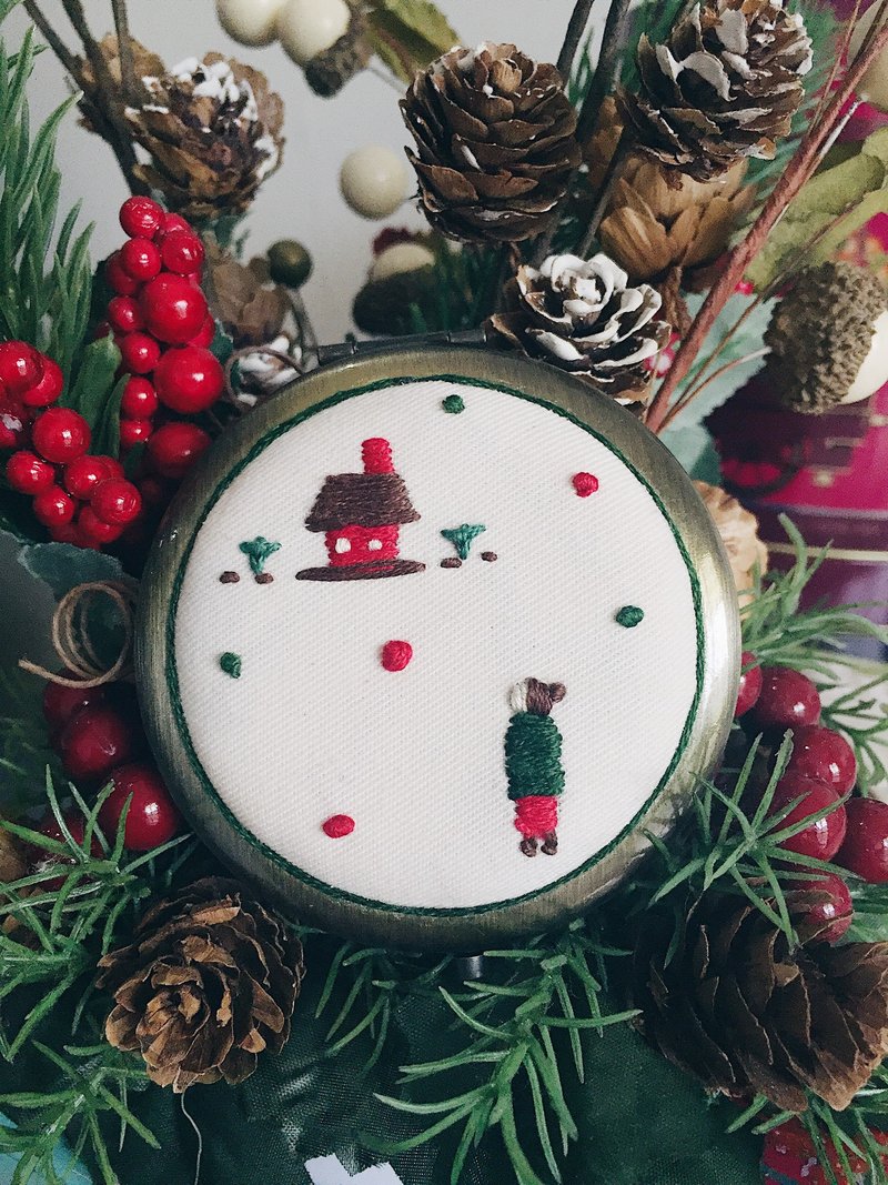 人×家の刺繍 |手縫いコンパクトミラー |クリスマスプレゼント - 名刺入れ・カードケース - 刺しゅう糸 レッド