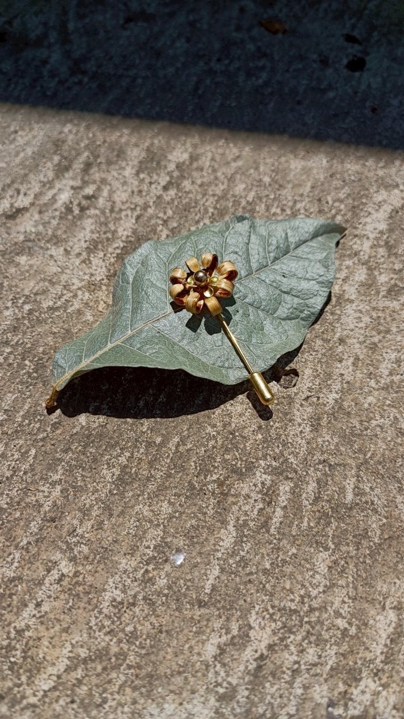 Dok Karnkaew Brooch - 胸針 - 木頭 金色