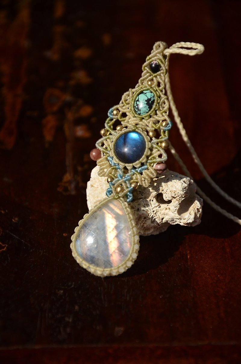 Labradorite & Moonstone & Turquoise  Macrame Jewelry - สร้อยคอ - เครื่องเพชรพลอย สีน้ำเงิน
