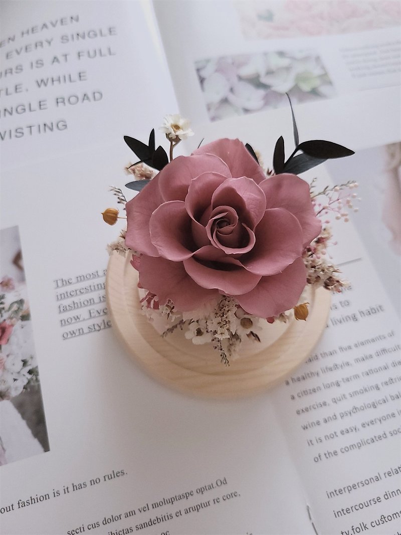 Smoked powder immortal rose romantic glass cover flower gift custom floral design holiday/gift - ช่อดอกไม้แห้ง - พืช/ดอกไม้ สึชมพู