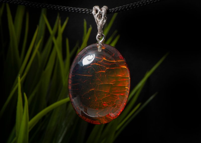 Elegant Unique amber pendant with sparkling, Genuine cognac amber pendant - สร้อยคอ - เครื่องประดับพลอย สีใส