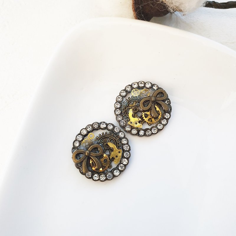 Only one attached] Steampunk x bow. Clip-on earrings pin earrings Stainless Steel earrings