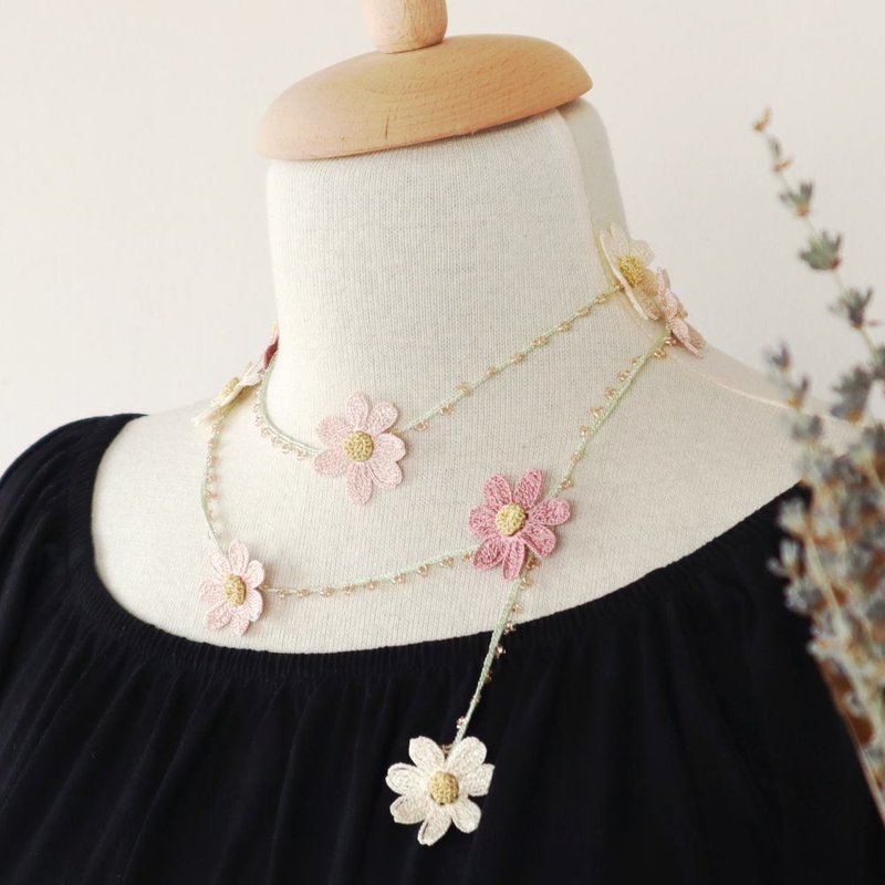 OYA crochet 90cm Lariet 【DAISY】Aurora pink - สร้อยคอ - เส้นใยสังเคราะห์ สึชมพู