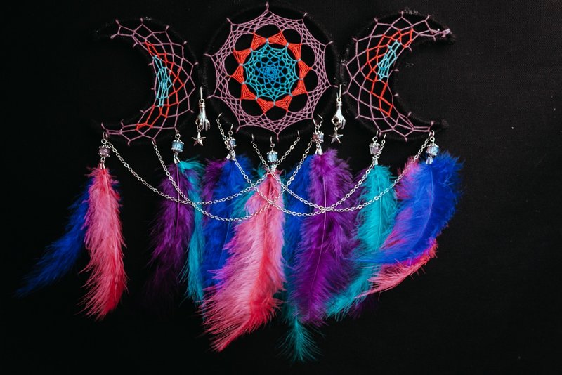 Handmade Dreamcatcher - 【Colorful Triple Goddest】 - ของวางตกแต่ง - วัสดุอื่นๆ หลากหลายสี