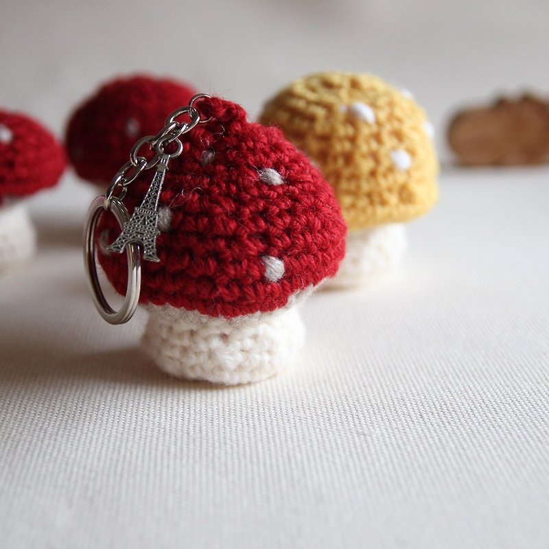 Handmade wool gourmet yarn mushroom spotted mushroom keychain wedding souvenir - Keychains - Other Man-Made Fibers Multicolor