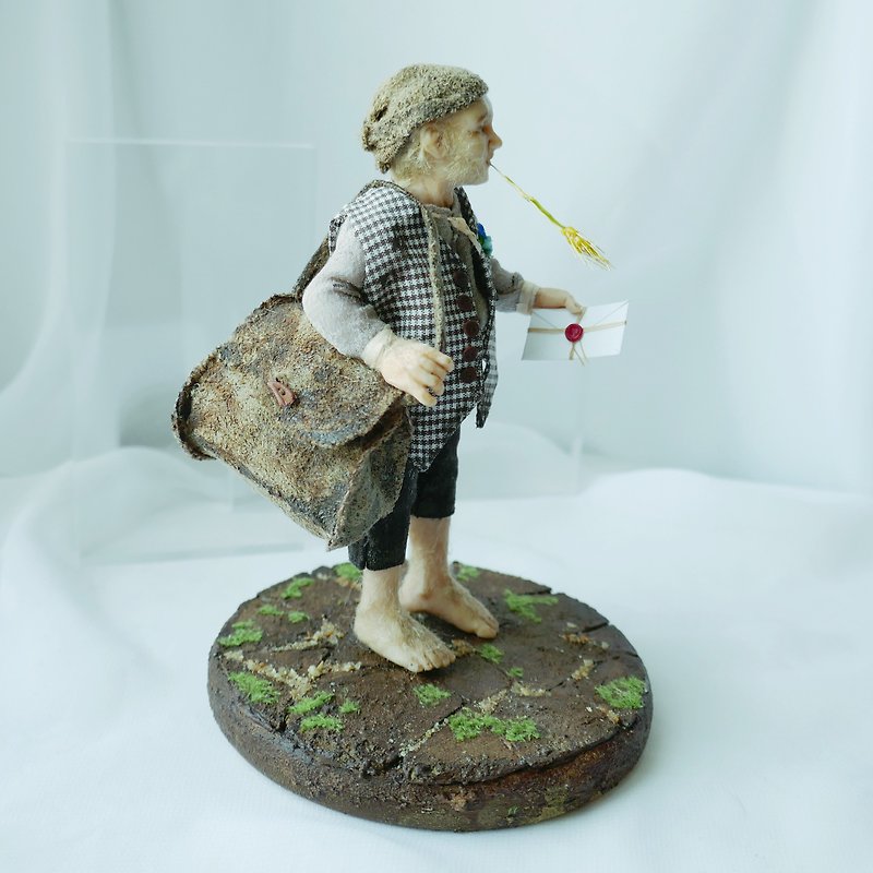 1:12 miniature polymer clay character doll | Postman Proudfoot - อื่นๆ - ดินเหนียว สีนำ้ตาล