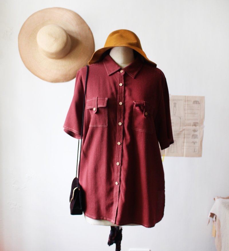 Pork liver red short-sleeved wooden buckle long version of the vintage shirt - เสื้อเชิ้ตผู้หญิง - ไฟเบอร์อื่นๆ สีเทา