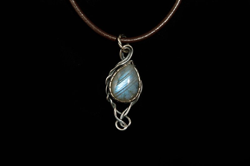 【Series of Crystal】Labradorite silver pendant - Embrace from the lake dancer