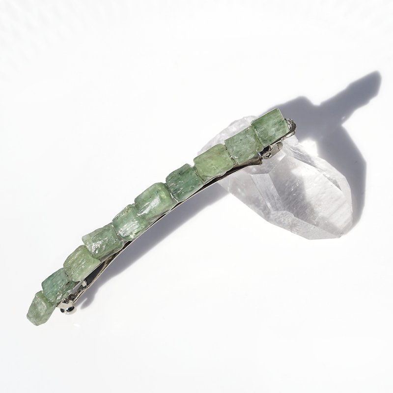 原石チューブ・グリーンカイヤナイトの細バレッタ　Bamboo - 髮夾/髮飾 - 寶石 綠色