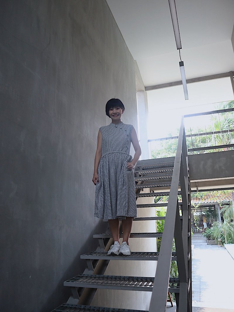 Gao Xing Dress :  GRAY - ชุดเดรส - ผ้าฝ้าย/ผ้าลินิน สีเทา