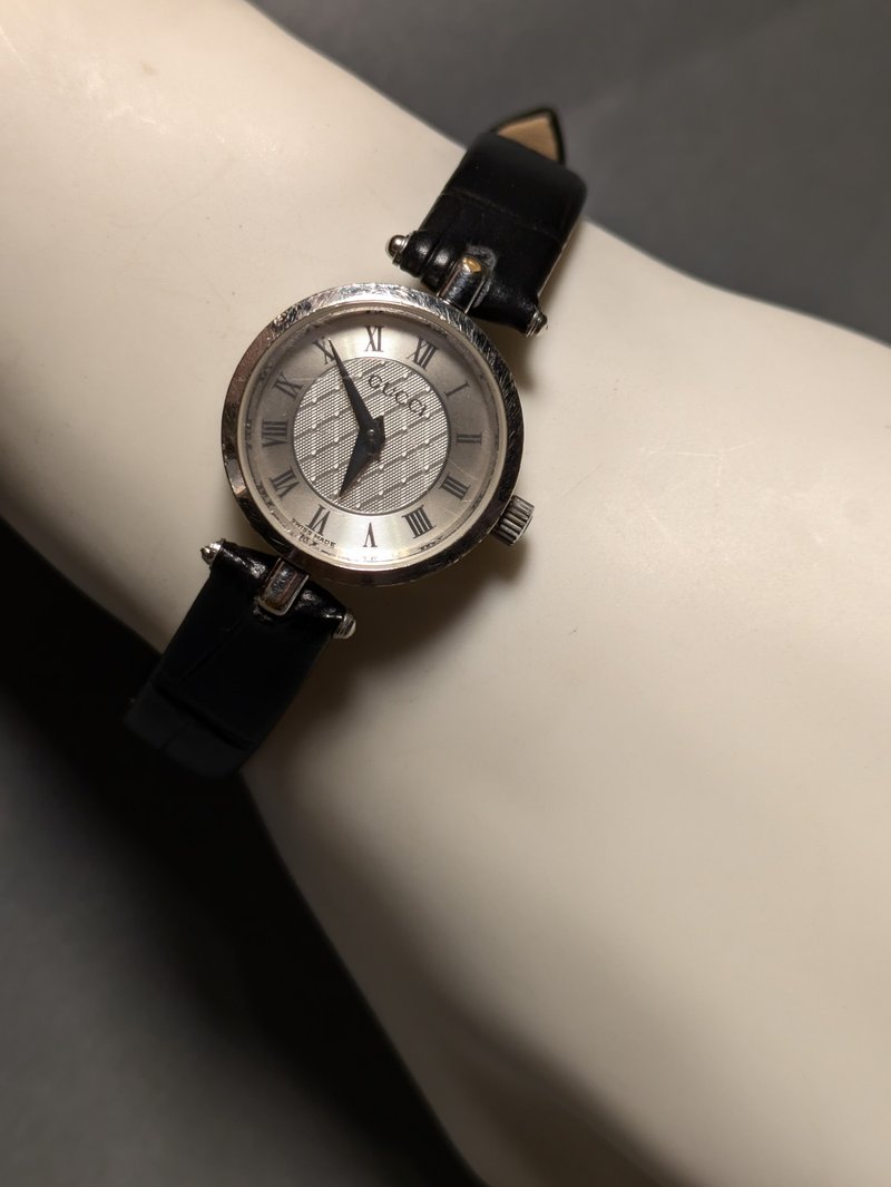 GUCCI vintage quartz watch 古董石英錶 - 女錶 - 其他金屬 銀色