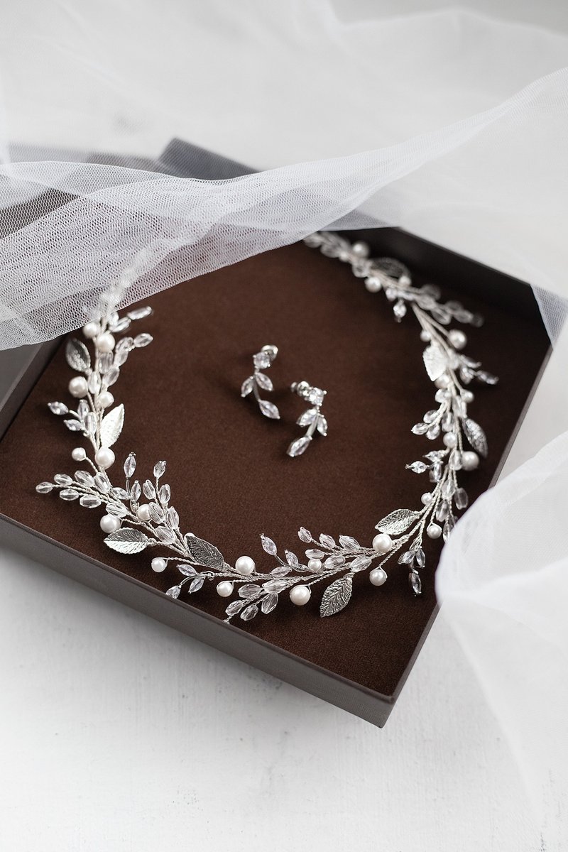 Crystal bridal jewelry set, Wedding hair wreath and earrings, Bride pearly halo - 髮夾/髮圈 - 珍珠 白色