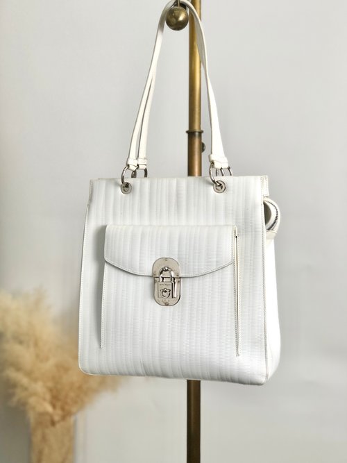 solo-vintage 【 日本直送 名牌中古包 】Salvatore Ferragamo ショルダーバッグ ホワイト ガンチーニ レザー パドロック vintage 7g4vvu
