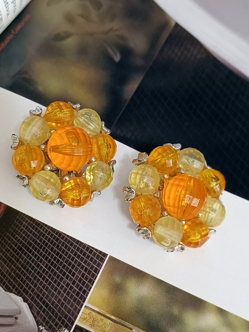 vintage jewelry  典雅橘黃糖果串珠 夾式耳環 - 耳環/耳夾/耳骨夾 - 其他金屬 
