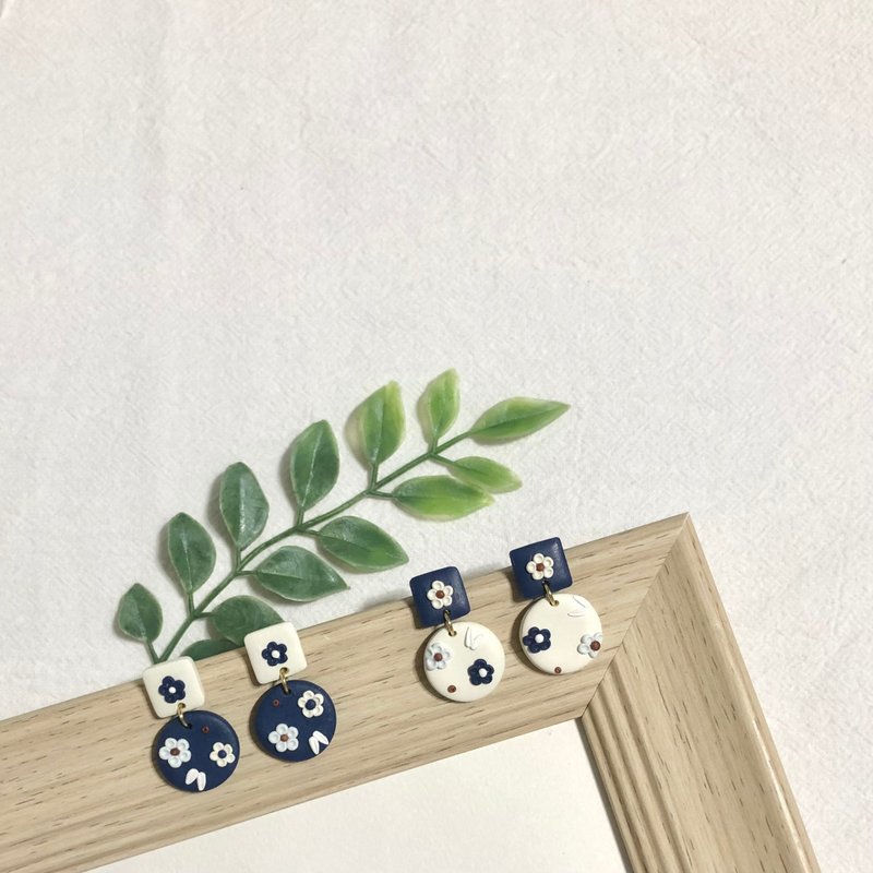 Navy Blue Garden // Handmade Soft Pottery Earrings - ต่างหู - ดินเหนียว หลากหลายสี