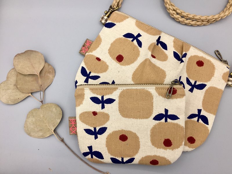 Peaceful little bag - swaying red dot apricot flower, double-sided two-color Japanese cotton and linen small wallet - Coin Purses - Cotton & Hemp Khaki