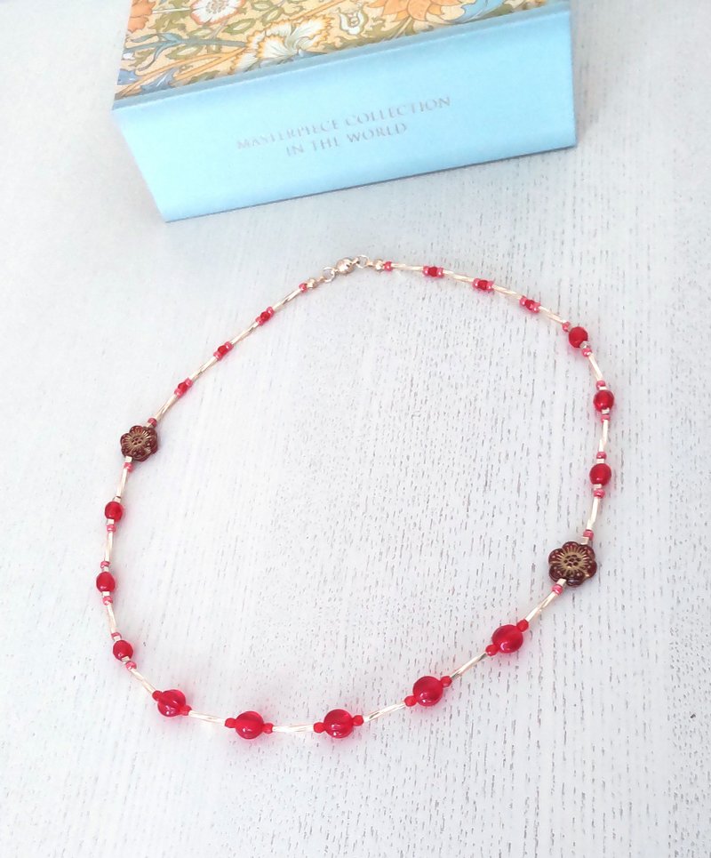 red flower necklace - สร้อยคอ - แก้ว สีแดง