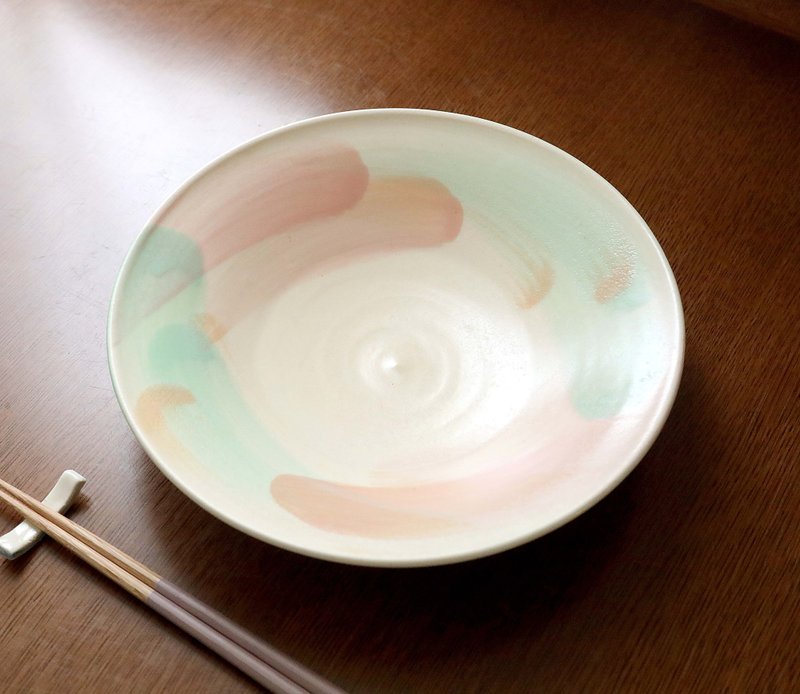Shallow bowl with brush pattern rim / spring color - จานและถาด - ดินเผา สึชมพู