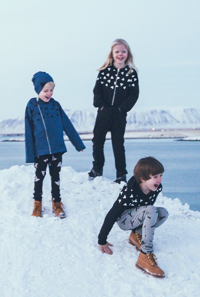 【北欧子供服】アイスランド産オーガニックコットン子供服 中綿入り 秋冬 フード付きジャケット 2歳～12歳ブルー - アウター - コットン・麻 ブルー