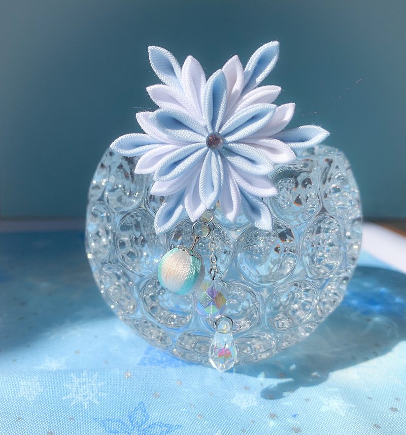 (Snowflake Snow Crystal) Fine Fabric Flower Hairpin / Ponytail Buckle - Hair Accessories - Cotton & Hemp White