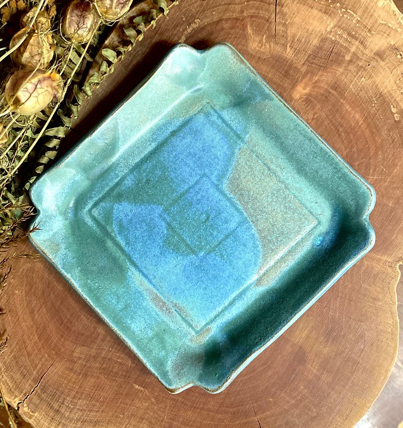 Flower mouth square plate/dinner plate/storage tray - Plates & Trays - Pottery 