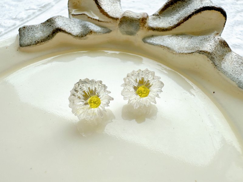 【New Work】Transparent Daisy Earrings - ต่างหู - เรซิน 