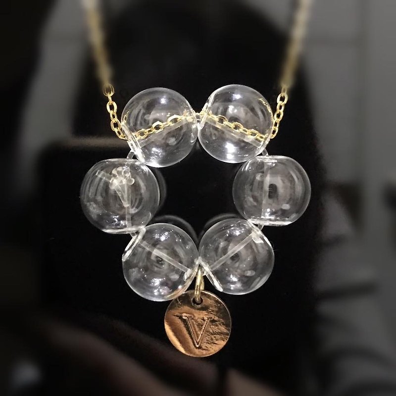 Life buoy Glass Ball Flower Necklace Christmas Gift Personalized Initial English Letter - สร้อยติดคอ - แก้ว สีใส