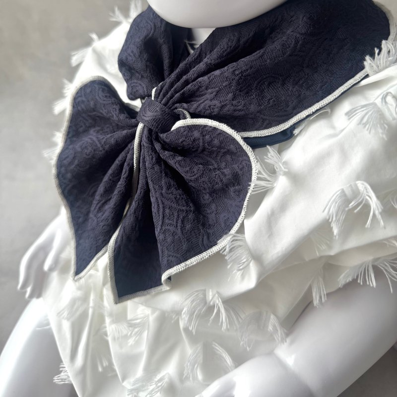 像圍巾一樣的圍嘴 STAIF Lusso Navy Jacquard - 圍兜/口水巾 - 聚酯纖維 