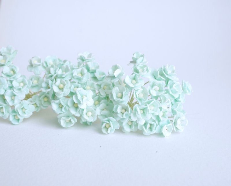 ดอกไม้กระดาษสา 100 ดอก ขนาด 0.8 cm. สีฟ้ามิ้นท์ - อื่นๆ - กระดาษ สีใส