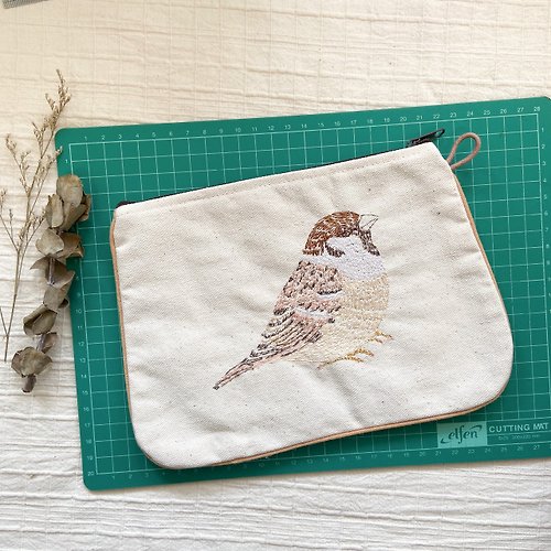 Playworks Embroidery Clutch bag M - Sparrow