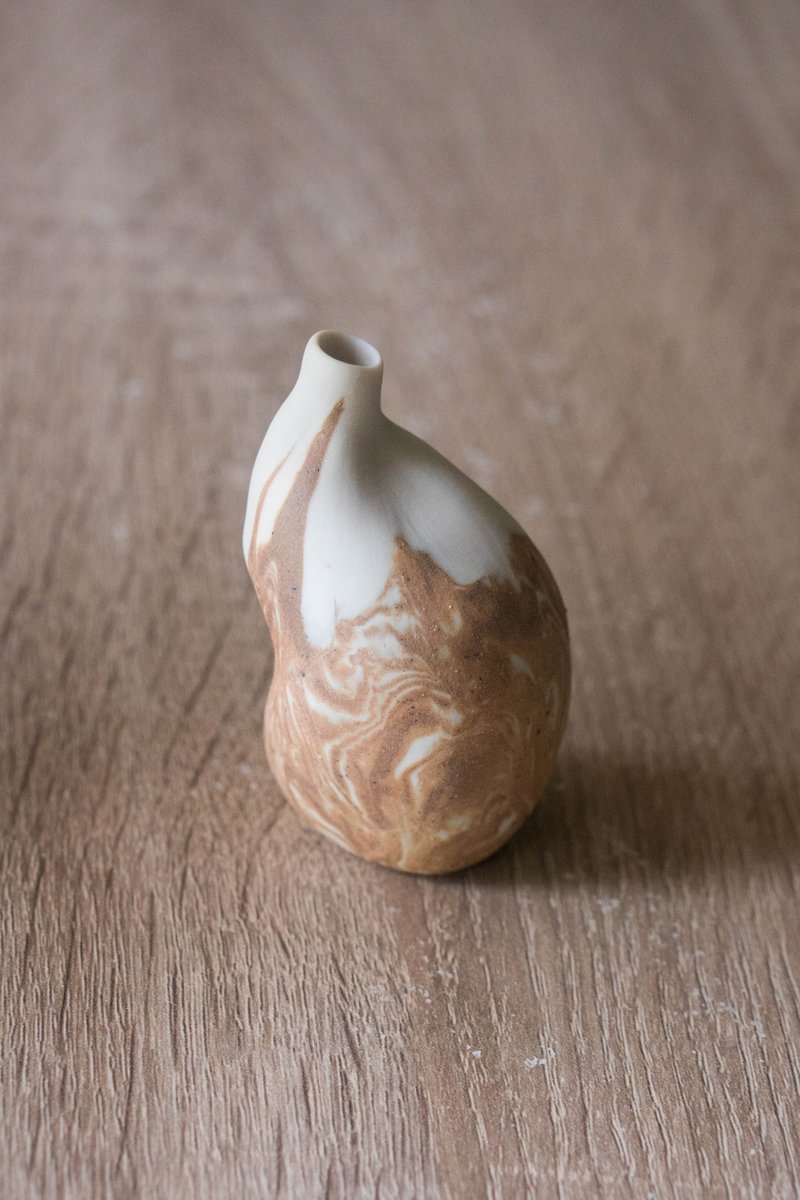 Nantou Yuchi clay nerikomi little bud vase - เซรามิก - ดินเผา ขาว