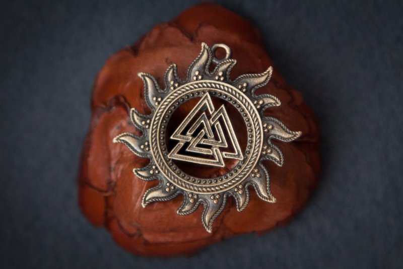 Sun Valknut pendant. Odin Pendant. Rune necklace. Viking jewelry. Rune circle - สร้อยคอ - วัสดุอื่นๆ สีส้ม