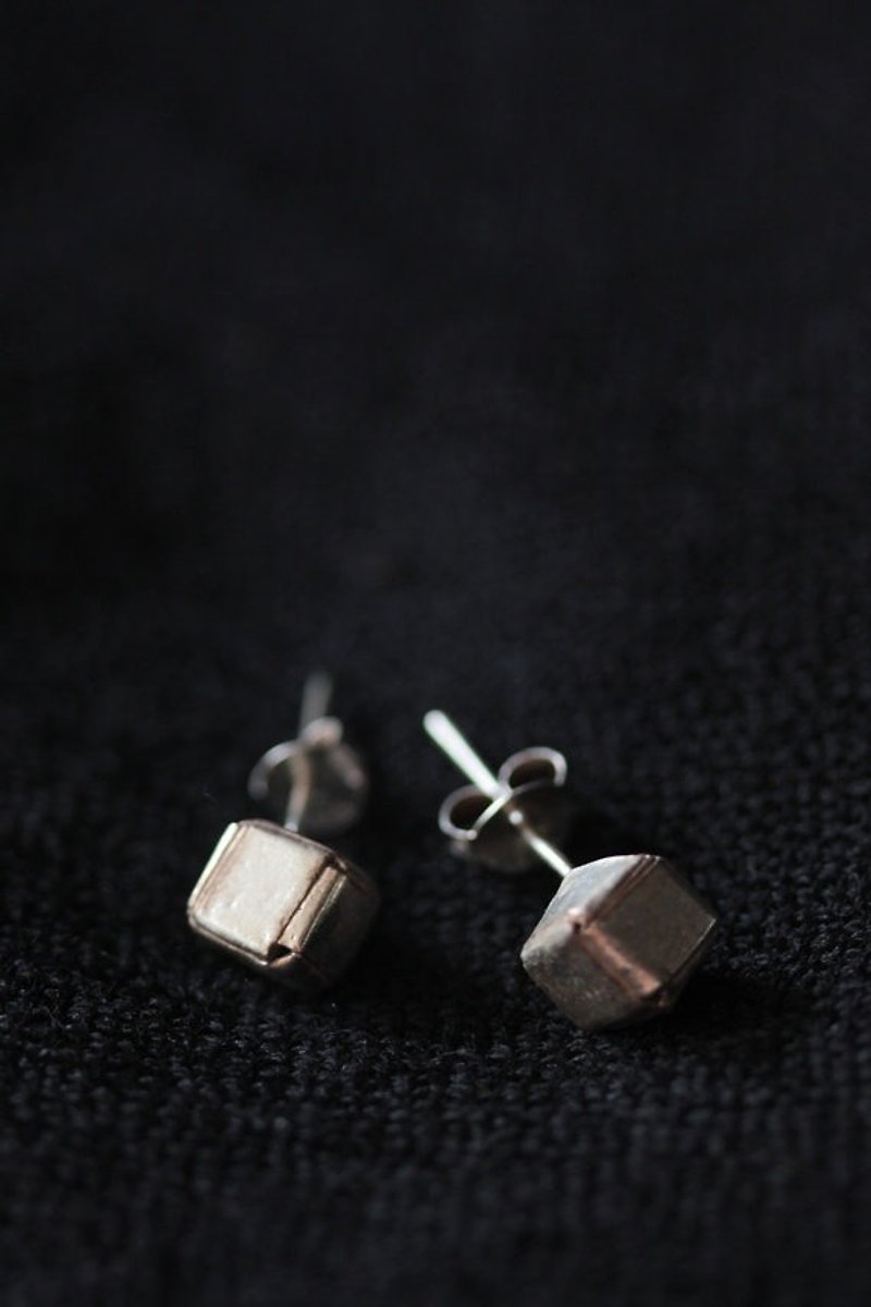 Handmade simple cube Silver Stud Earring (E0129) - ต่างหู - โลหะ 