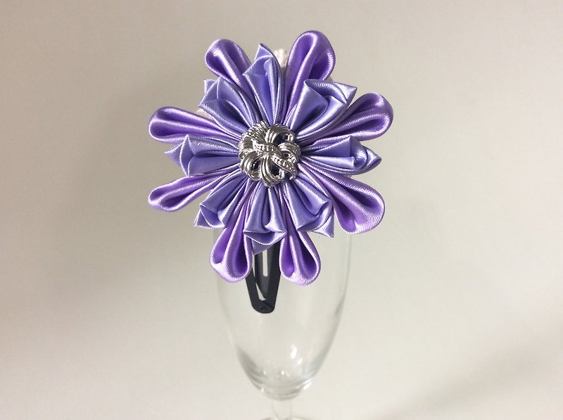 Kanzashi purple ribbon flower hair clip hair pin hair accessories（つまみ細工） - Hair Accessories - Silk Purple