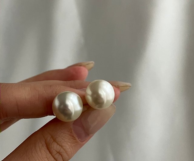 南洋真珠 パール真珠ピアス セミラウンドボタン型 日本製18K金珍珠耳釘 耳夾 禮物 耳飾 澳白珍珠 暖光珍珠 襯托膚色耳釘