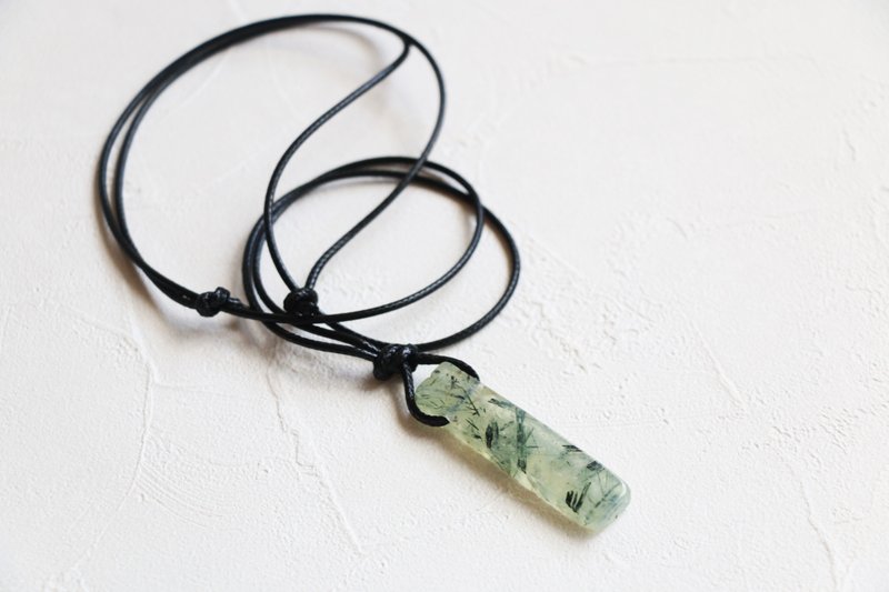 Raw prehnite necklace - crystal necklace - men cord necklace - สร้อยคอ - เครื่องเพชรพลอย สีเขียว