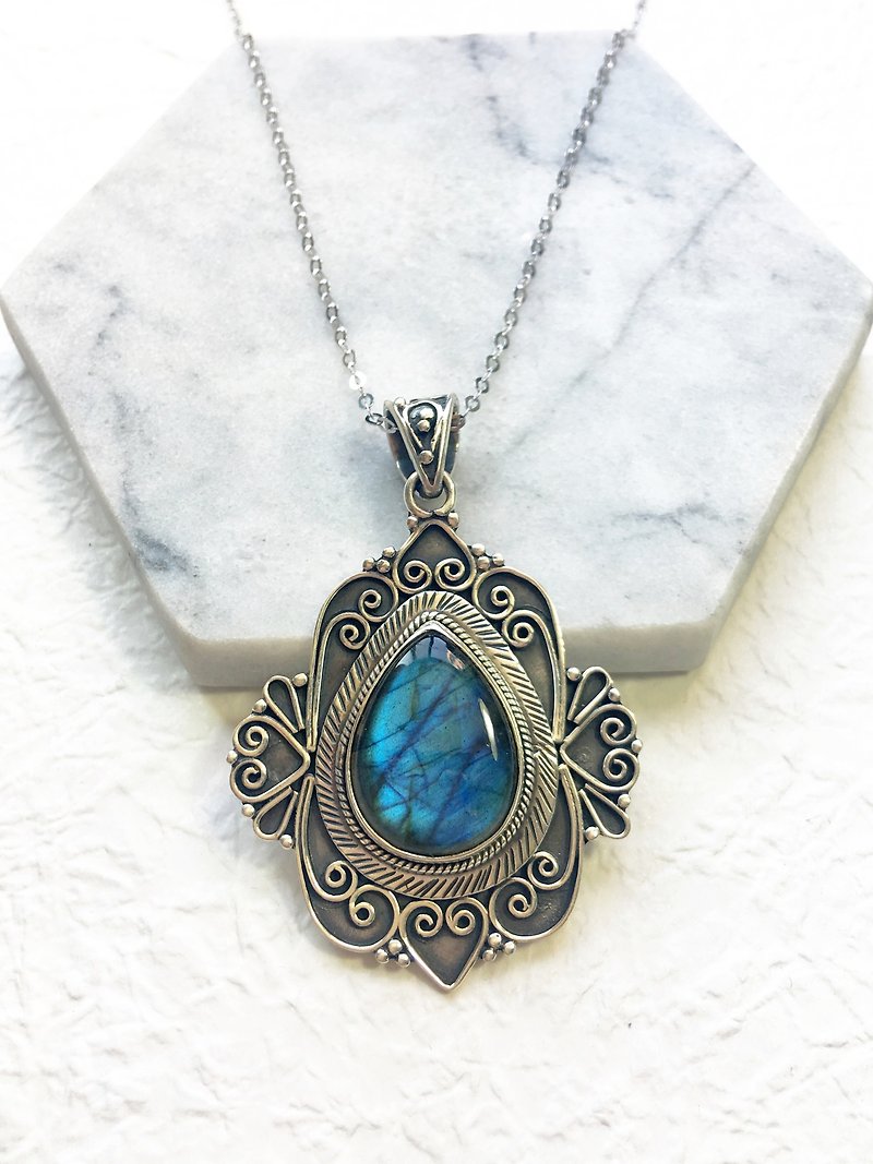 Elongated stone thick silver silver spectrum 925 carved stone necklace made Nepal hand set - Necklaces - Gemstone Blue