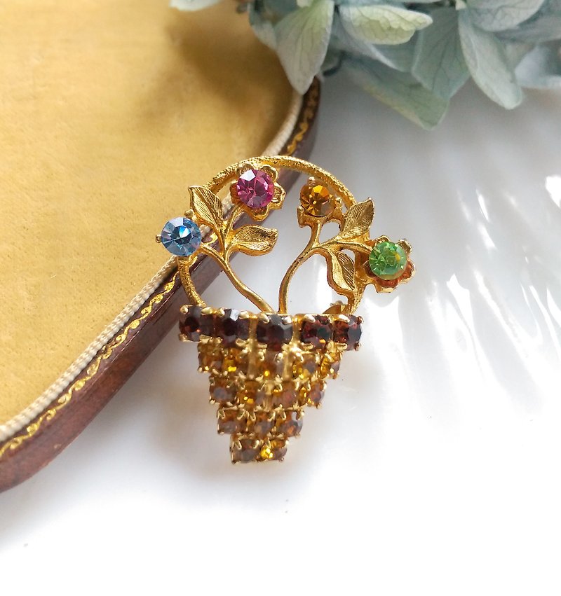 Colorful flower basket pins. Western antique jewelry - Badges & Pins - Other Metals Gold
