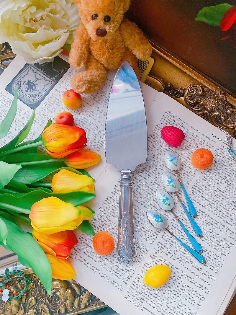 British-made Silver plated carved cake spatula pie spatula cake knife tableware wedding afternoon tea - มีด - เงิน สีเงิน